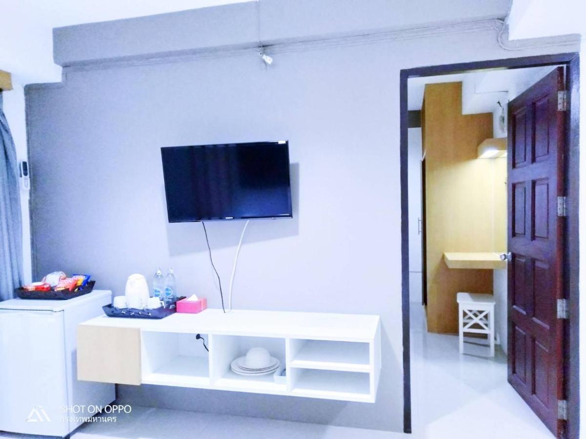 Beerapan Hotel Bangkok Bagian luar foto
