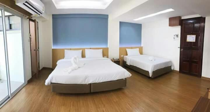 Beerapan Hotel Bangkok Bagian luar foto
