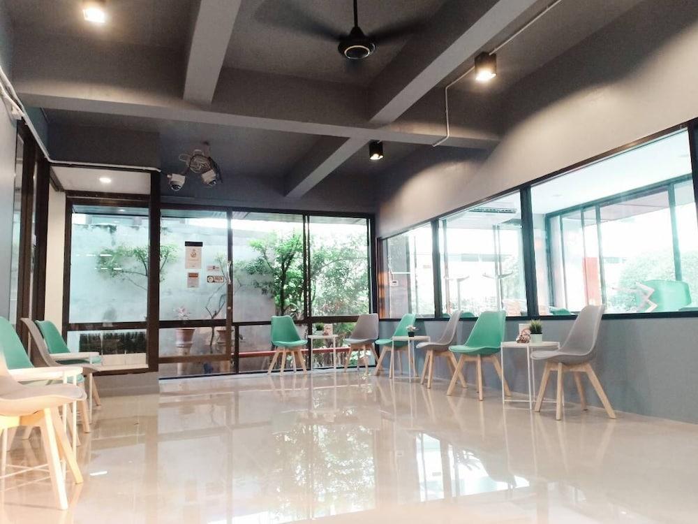 Beerapan Hotel Bangkok Bagian luar foto