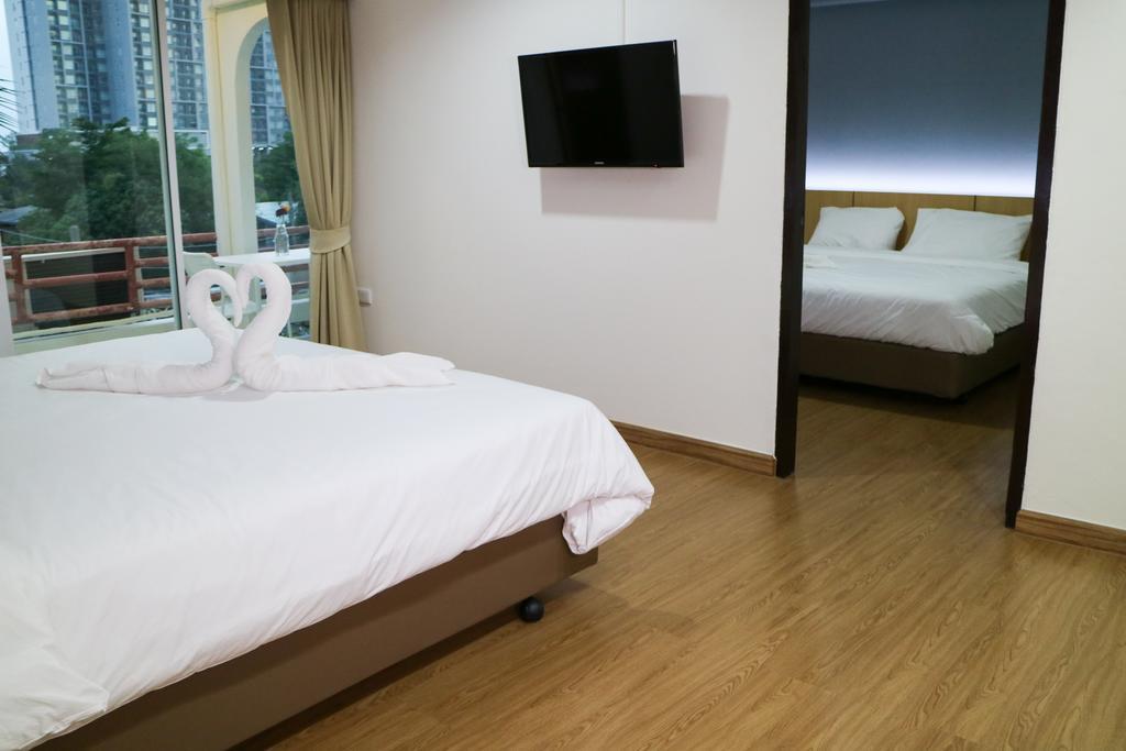 Beerapan Hotel Bangkok Bagian luar foto