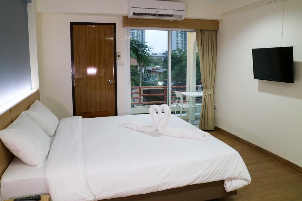 Beerapan Hotel Bangkok Bagian luar foto