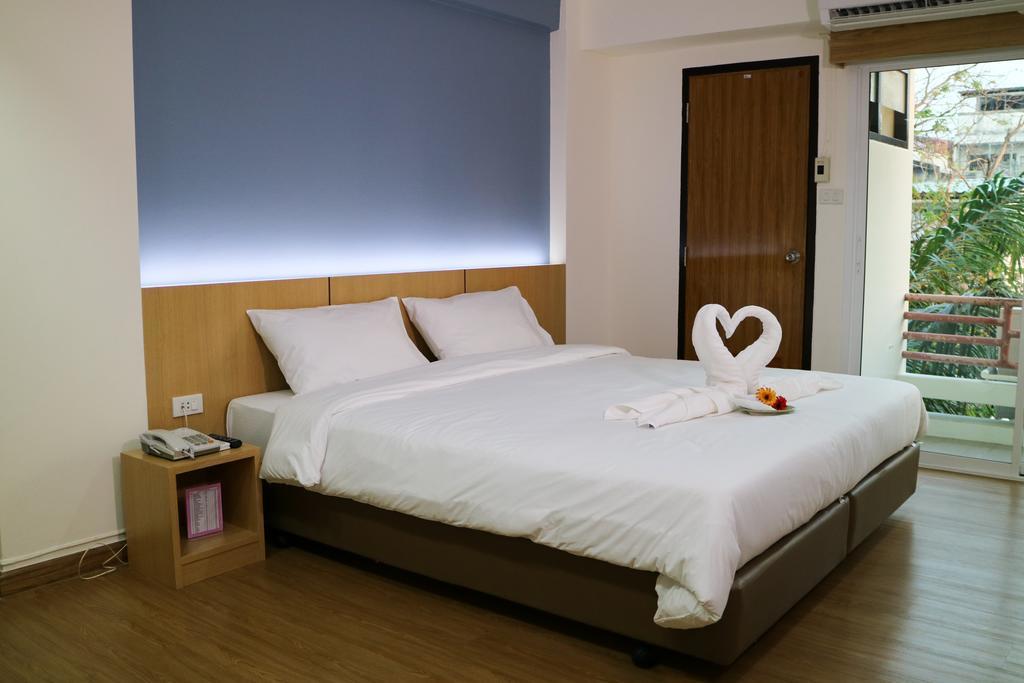 Beerapan Hotel Bangkok Bagian luar foto