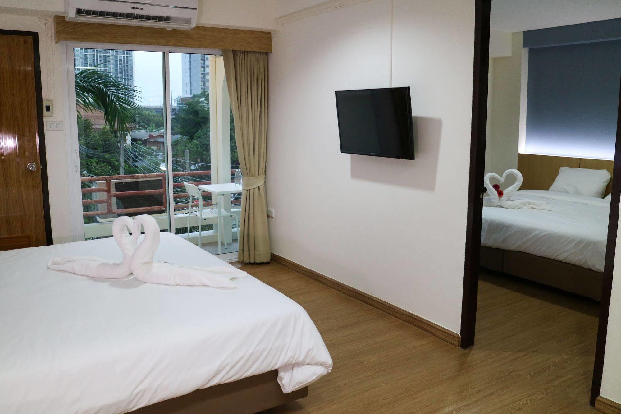 Beerapan Hotel Bangkok Bagian luar foto