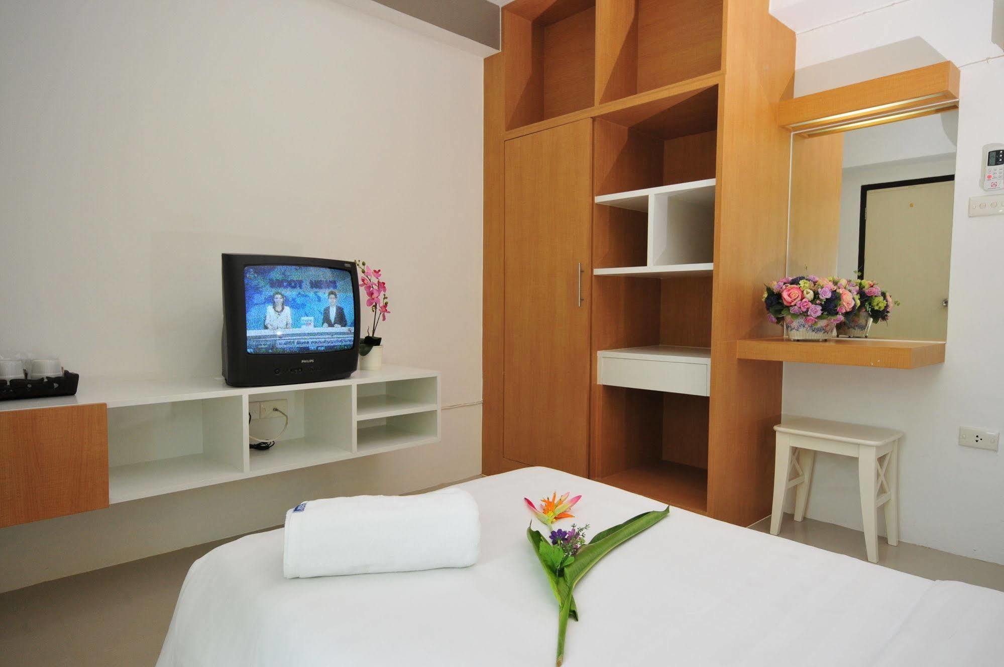 Beerapan Hotel Bangkok Bagian luar foto