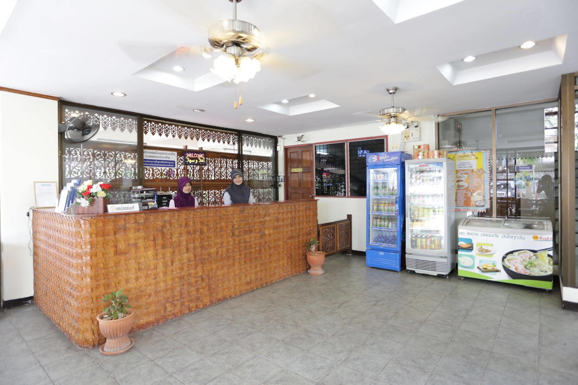 Beerapan Hotel Bangkok Bagian luar foto