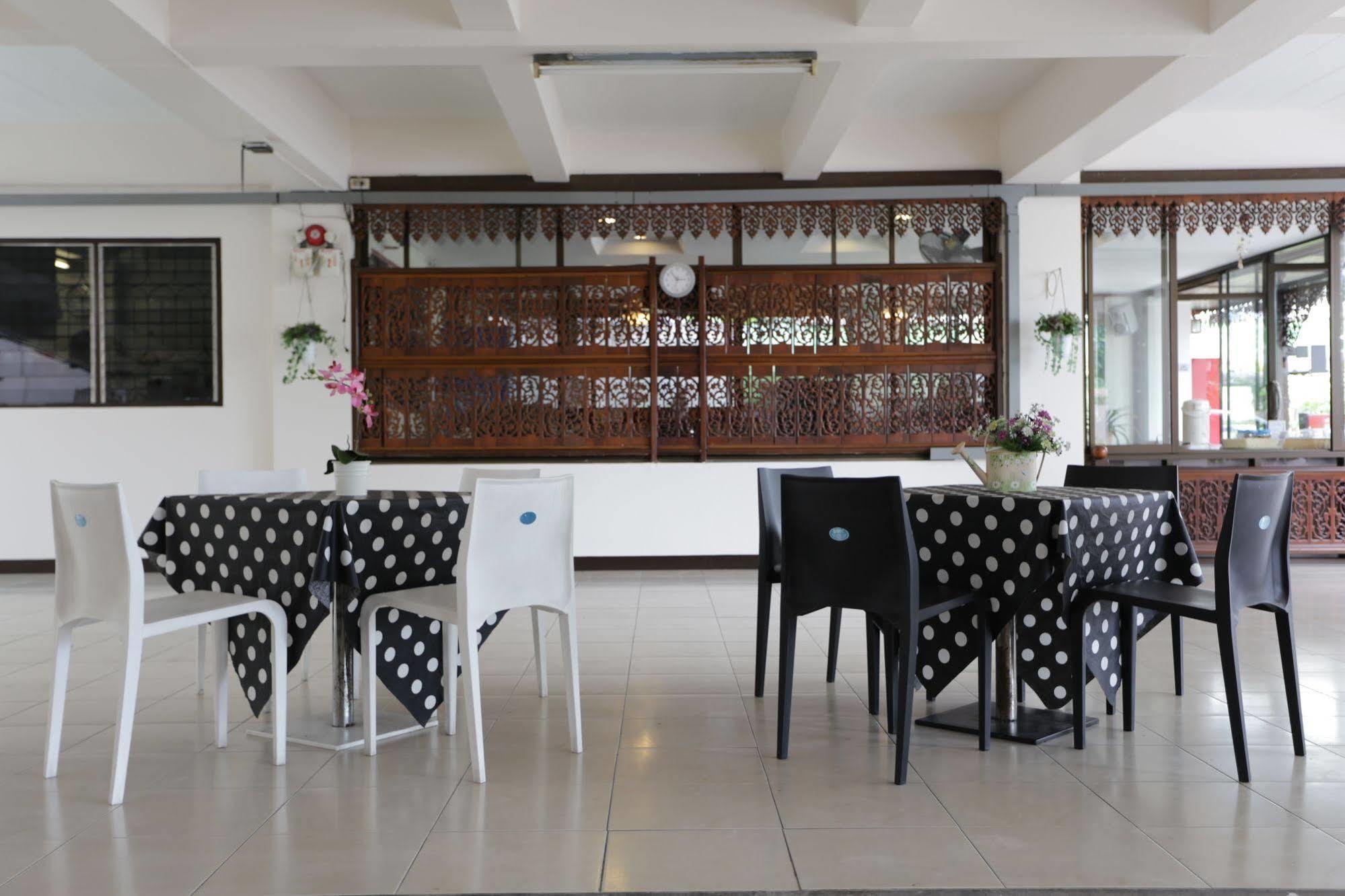 Beerapan Hotel Bangkok Bagian luar foto