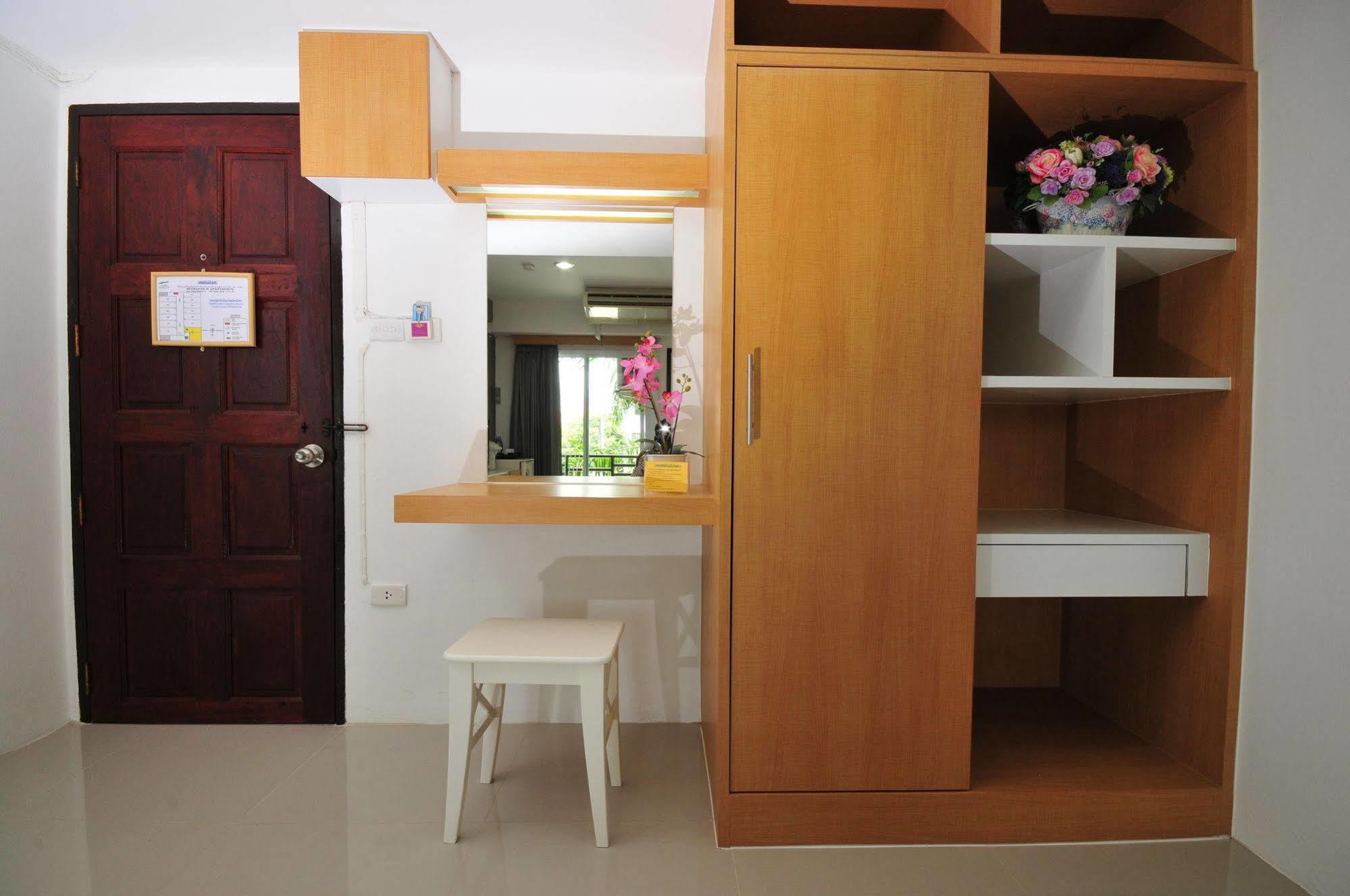 Beerapan Hotel Bangkok Bagian luar foto