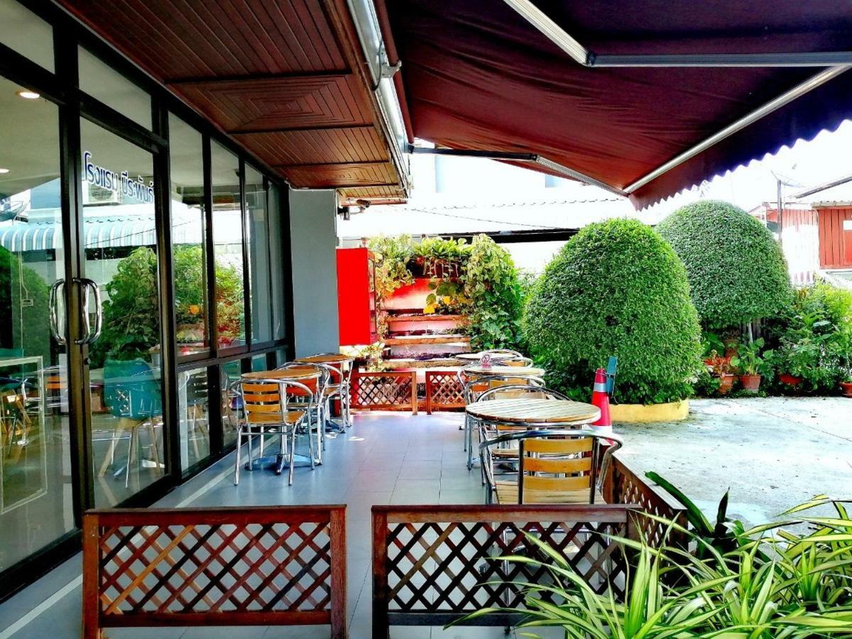 Beerapan Hotel Bangkok Bagian luar foto