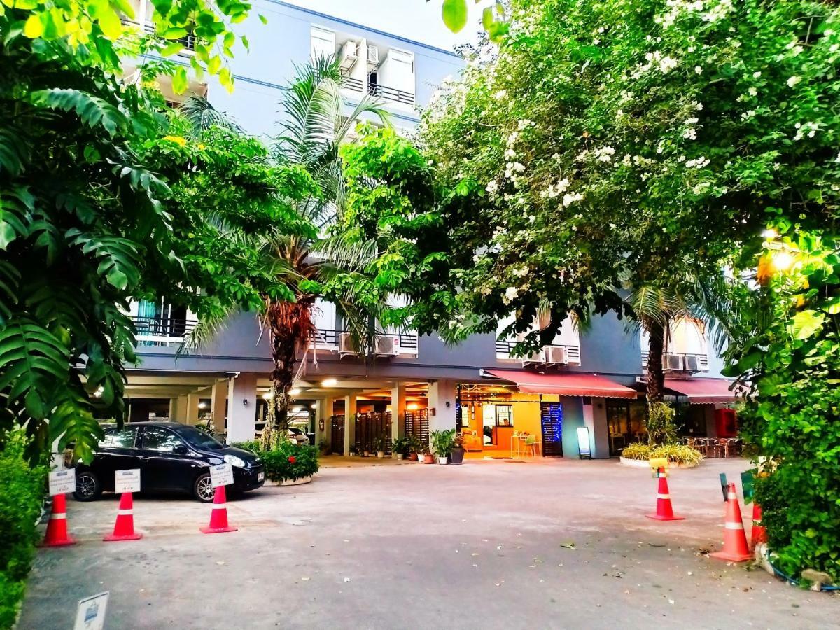 Beerapan Hotel Bangkok Bagian luar foto