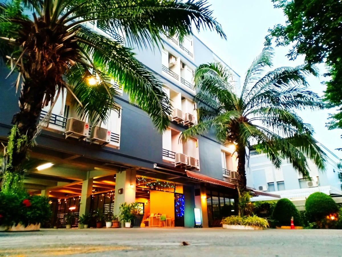 Beerapan Hotel Bangkok Bagian luar foto